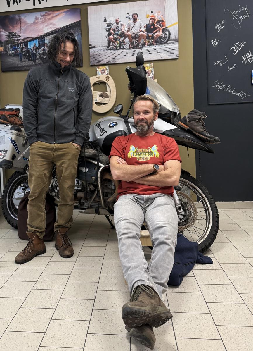 červené tričko celek.jpg