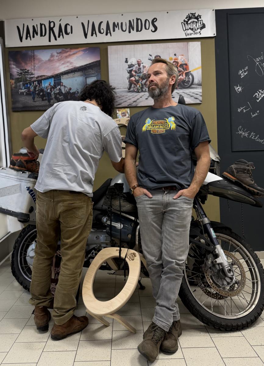 tmavě šedicá triko.jpg