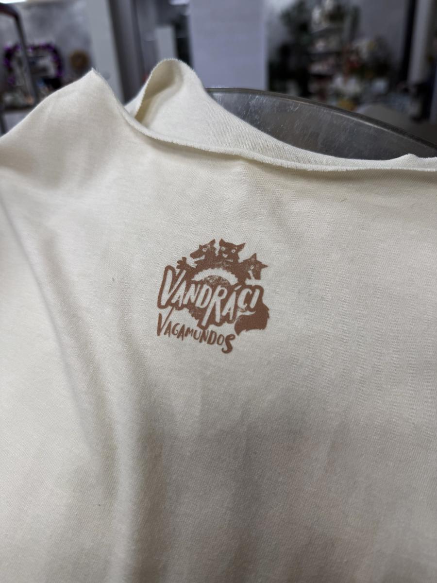 záda smetanového trika.jpg